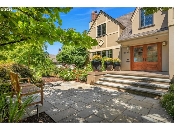 Property Photo:  2925 SE Carlton St  OR 97202 