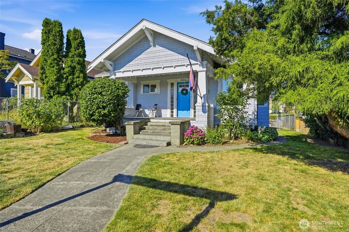 Property Photo: 3516 Hoyt Avenue WA 98201