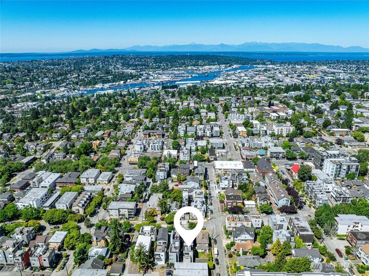 Property Photo:  4222  Linden Avenue N  WA 98103 