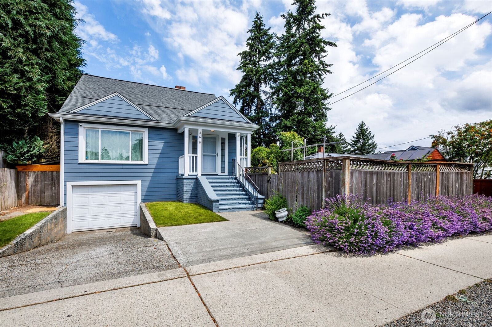 Property Photo:  610 N  125th Street  WA 98133 