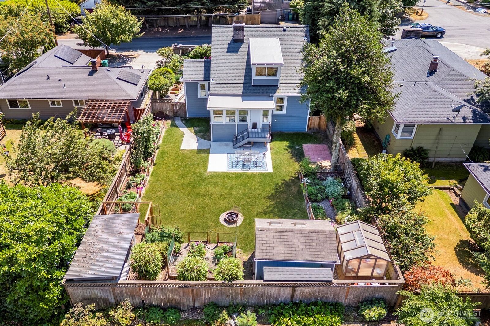 Property Photo:  610 N  125th Street  WA 98133 