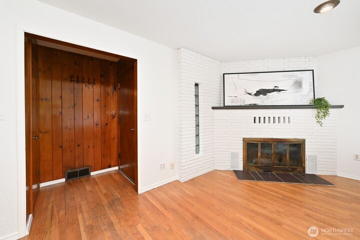 Property Photo:  10625  16th Avenue SW  WA 98146 