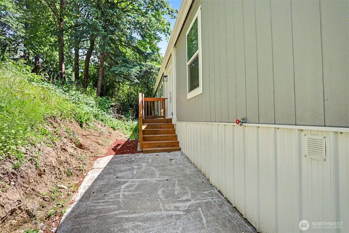 Property Photo: 28454 168th Avenue SE 40 WA 98042