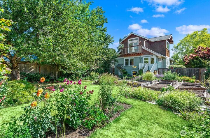 Property Photo: 9501 Dayton Avenue N WA 98103