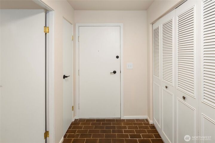 Property Photo:  3816  11th Avenue W 224  WA 98119 