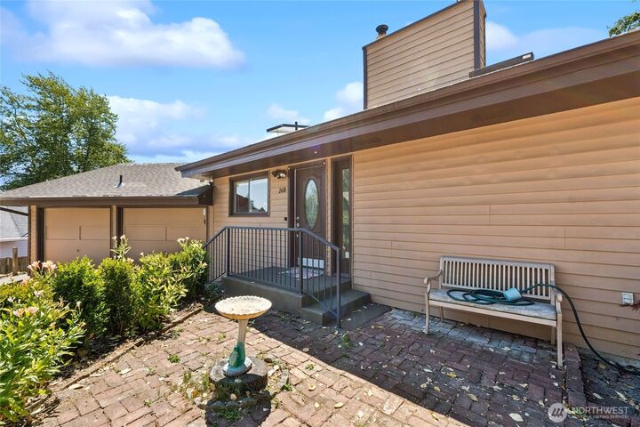 Property Photo:  2610 NE 5th Court  WA 98056 
