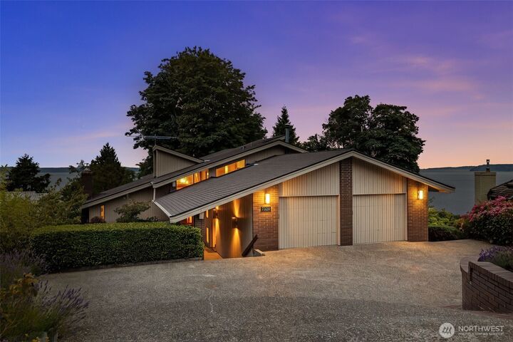 Property Photo: 7320 164th Place SW WA 98026