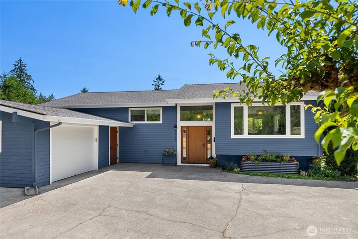 Property Photo:  7563 NE Emerald Way  WA 98110 