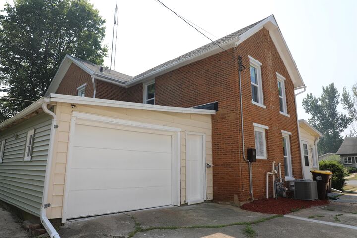 Property Photo:  102 E High Street  IL 61060 