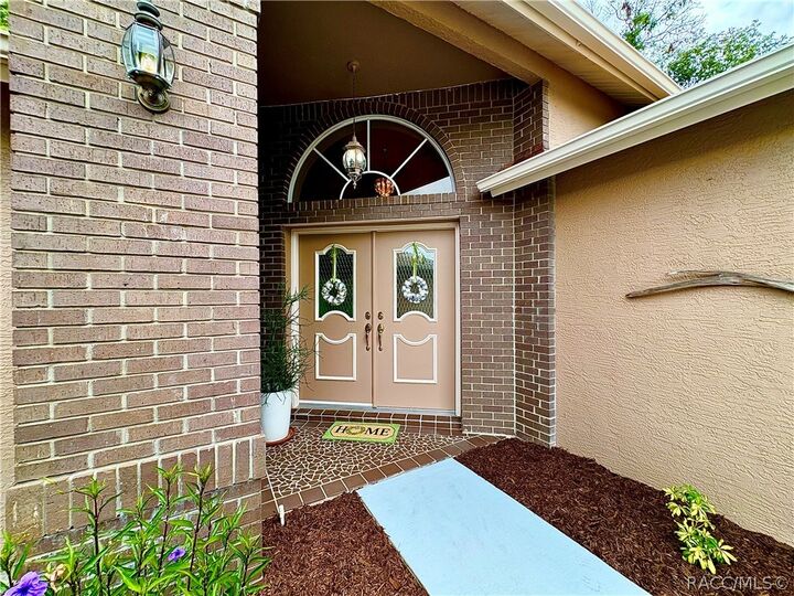 Property Photo: 16 Pawpaw Court S FL 34446