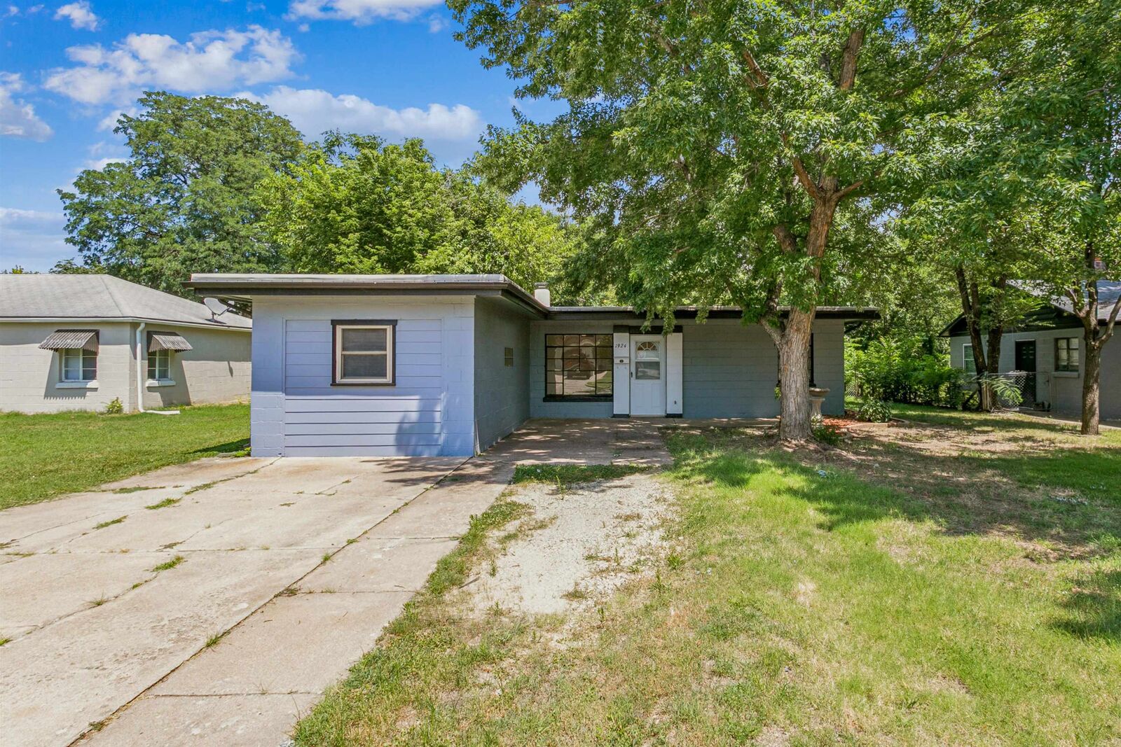 Property Photo:  1924 S Fern Ave  KS 67213 