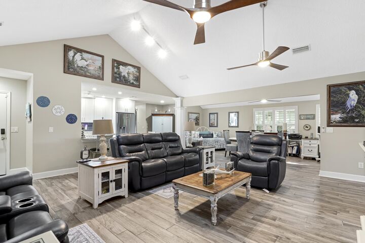 Property Photo: 102 Hammock Cir FL 32084