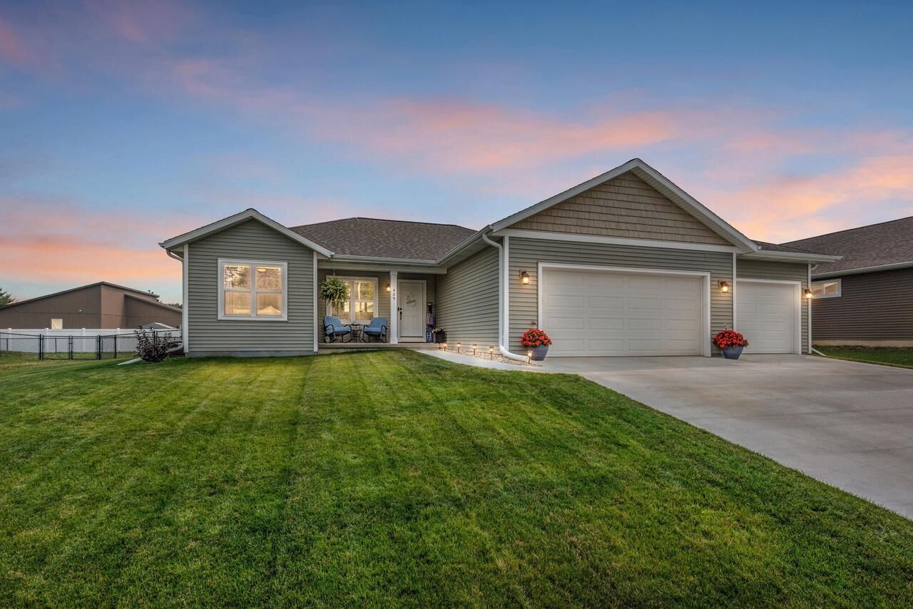 Property Photo:  409 Village Lane  WI 54971 