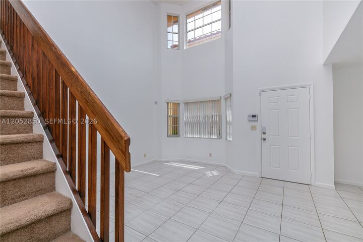Property Photo: 2592 W Saratoga Dr FL 33026