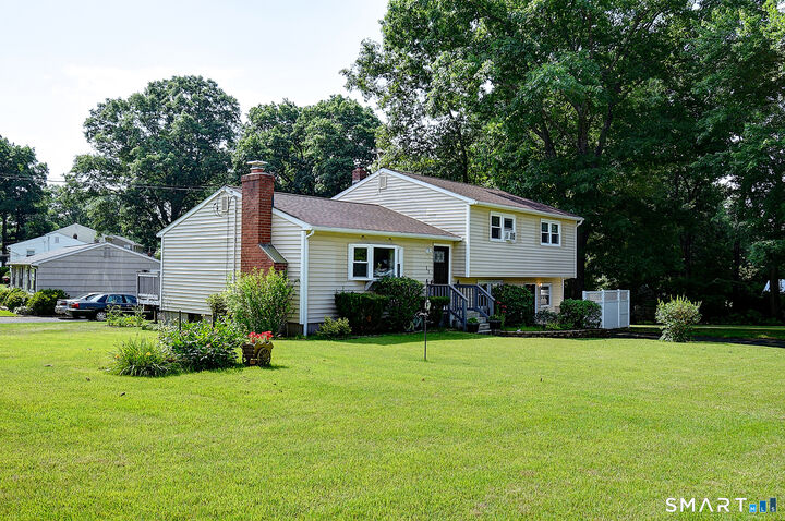 Property Photo:  11 Autumn Drive  CT 06489 