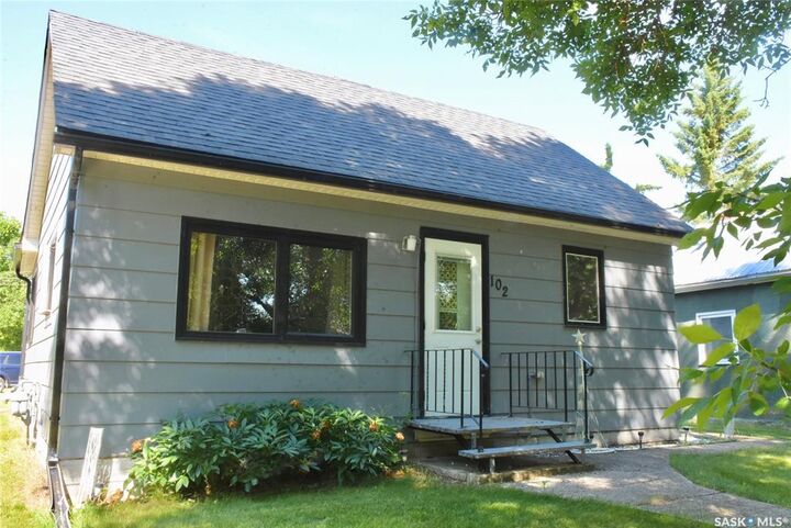 Property Photo:  102 McKendre Street  SK S0G 1H0 