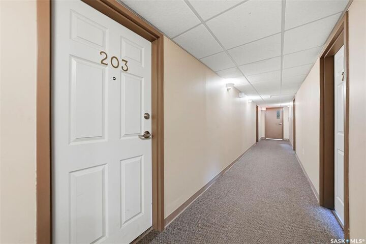 Property Photo:  515 28th Street E 203  SK S6V 1X8 