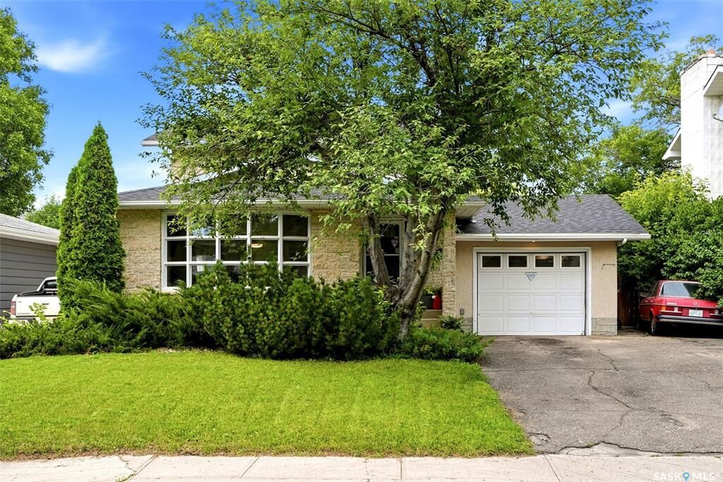Property Photo:  3620 King Street  SK S4S 2J1 