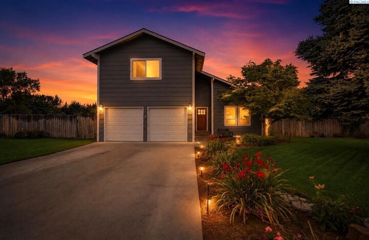 Property Photo:  203 E 45th Pl  WA 99337 