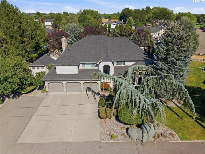 Property Photo: 1401 Road 79 WA 99301