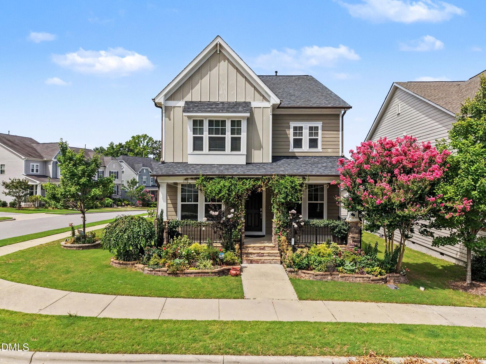 Property Photo: 2917 Farmhouse Drive NC 27502
