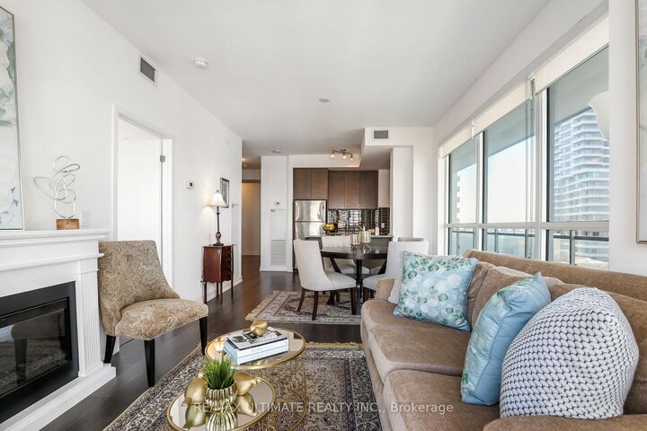 Property Photo:  98 Lillian Street 1812  ON M4S 0A5 