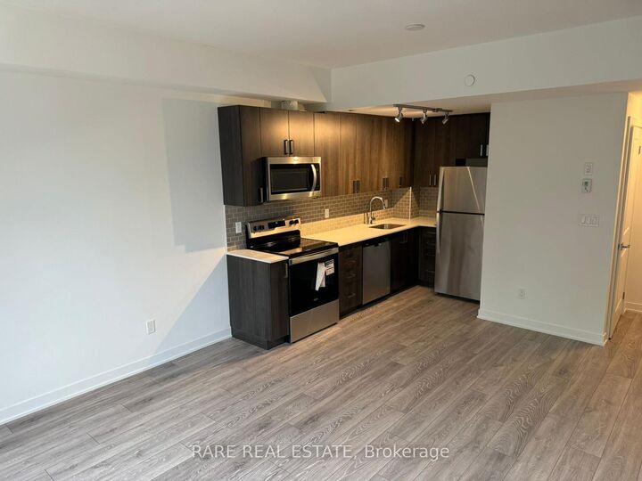 Property Photo: 4045 Hickory Drive 15 ON L4W 0G6