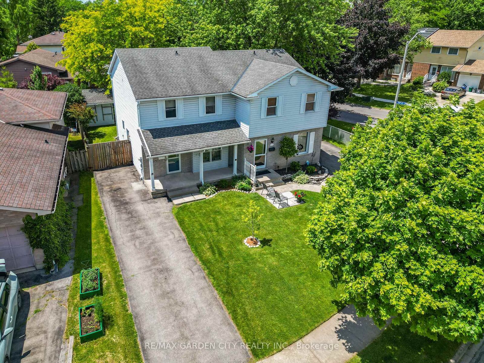 Property Photo: 6479 Malibu Drive ON L2H 2W4