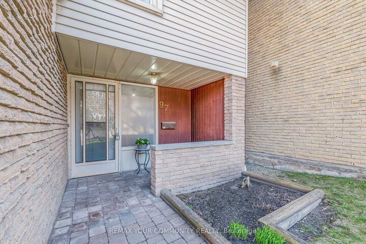 Property Photo:  97 Poplar Crescent  ON L4G 3M4 