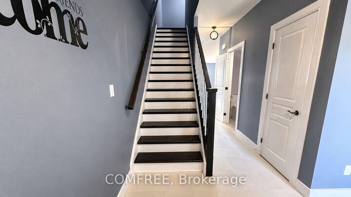 Property Photo: 2024 Wateroak Drive ON N6G 0M6