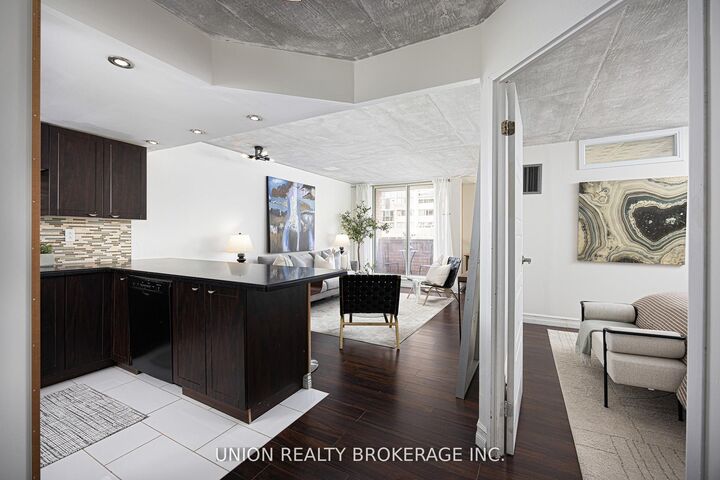Property Photo: 60 Homewood Avenue 208 ON M4Y 2X4