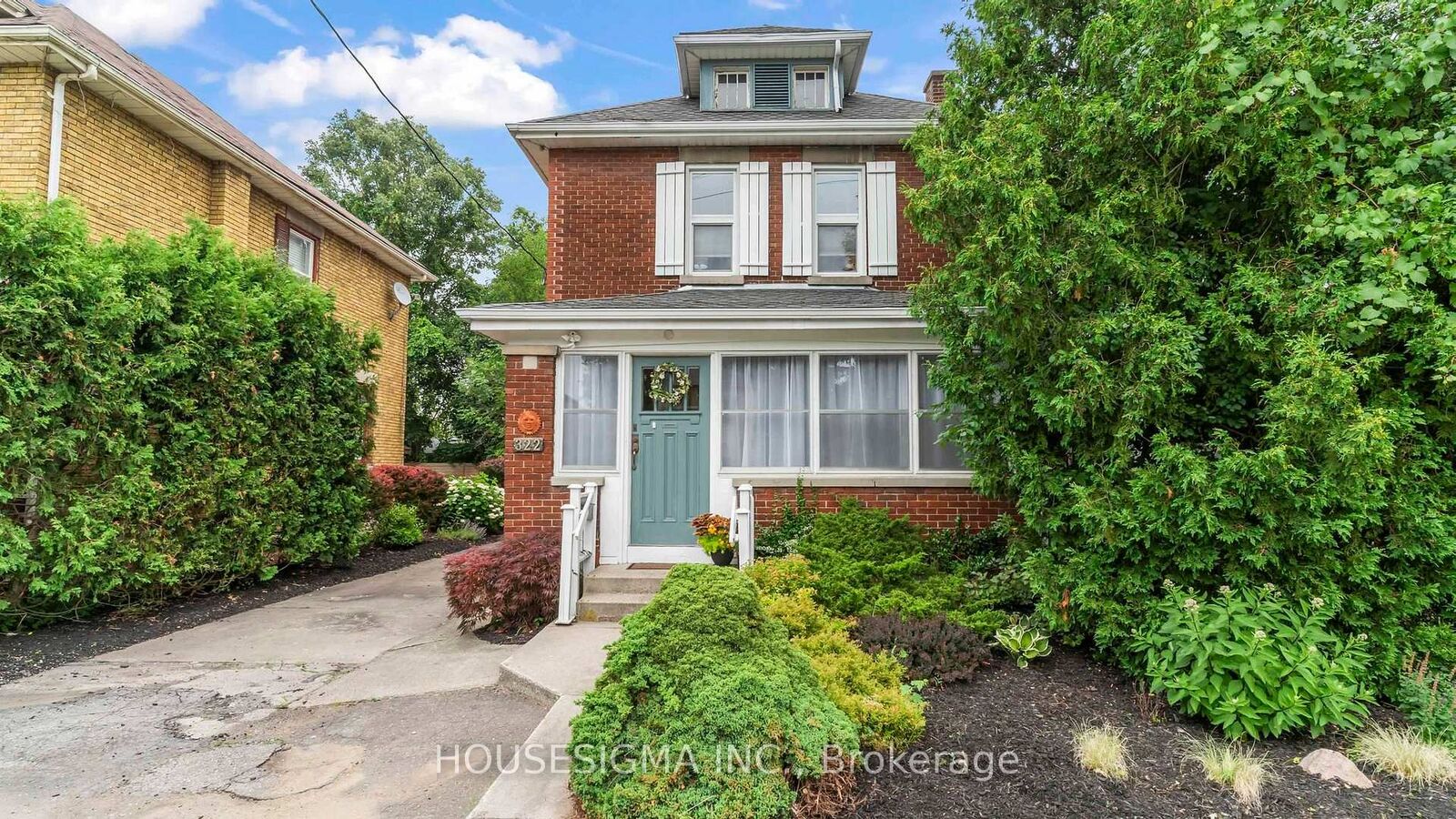 Property Photo:  322 Ridout Street S  ON N6C 3Z3 