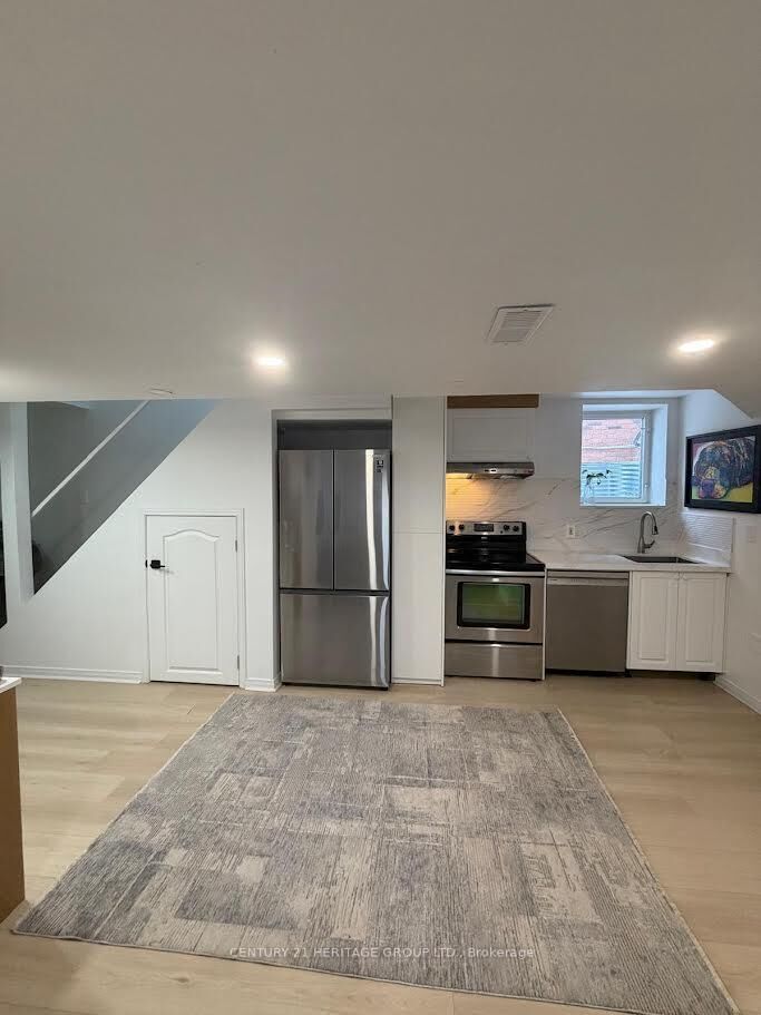 Photo de la propriété:  51 Rocksprings Avenue Lower  ON L4S 1P8 