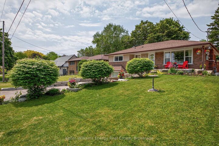 Property Photo:  405 Bernhard Crescent  ON L1G 2B7 