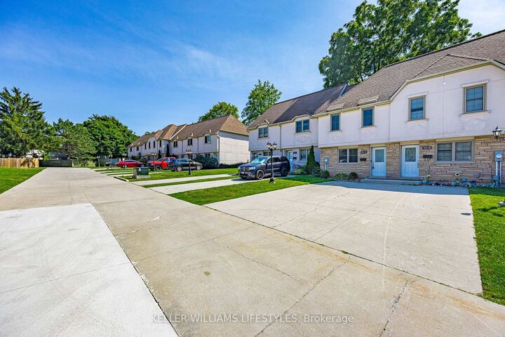 Property Photo: 47 Blandford Street 3 ON N4S 7H7