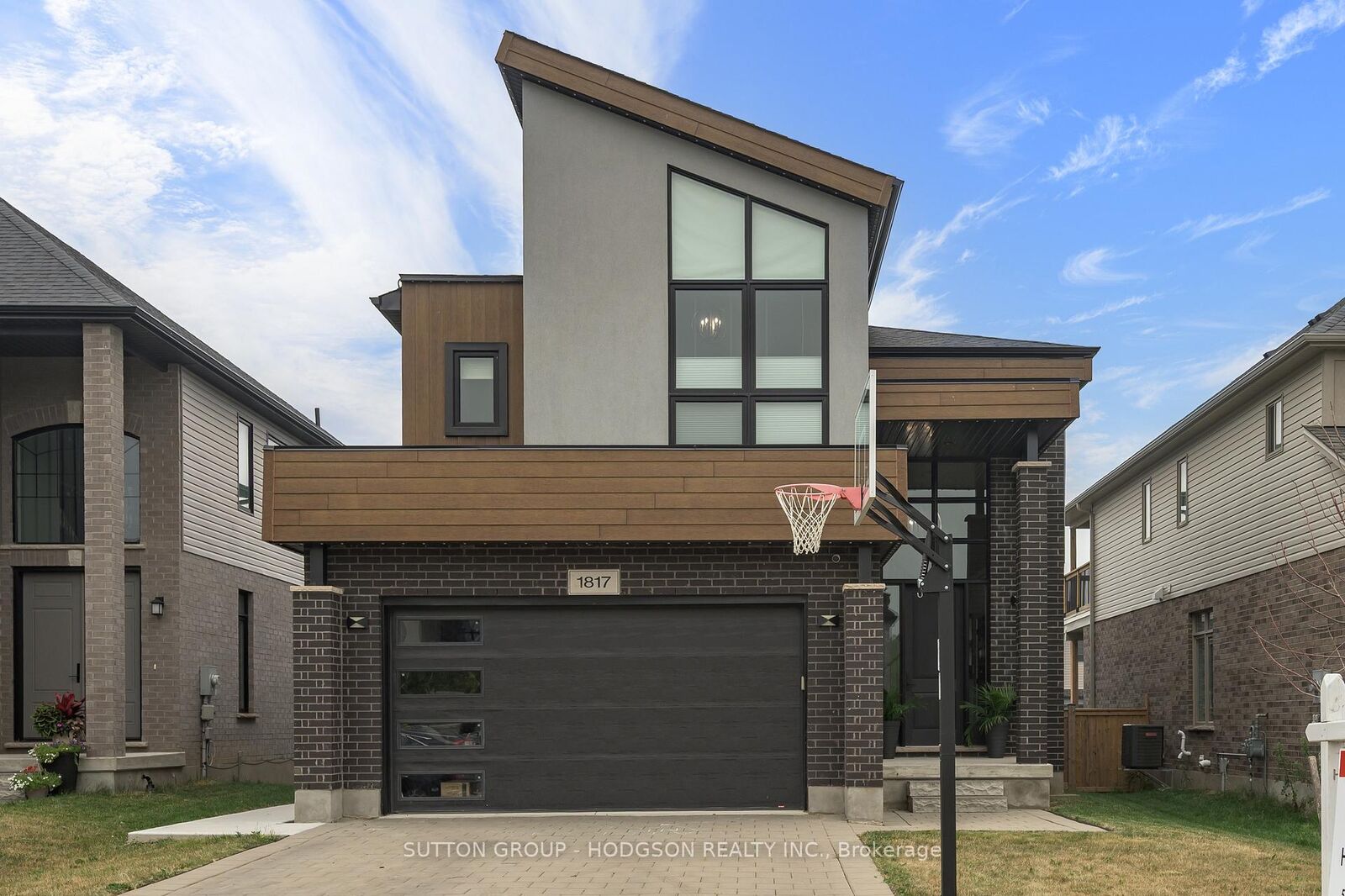 Property Photo:  1817 Brunson Way  ON N6K 0H1 