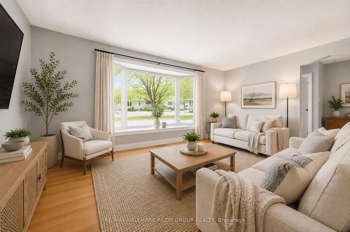 Property Photo: 962 Weston Drive ON K1G 1X2