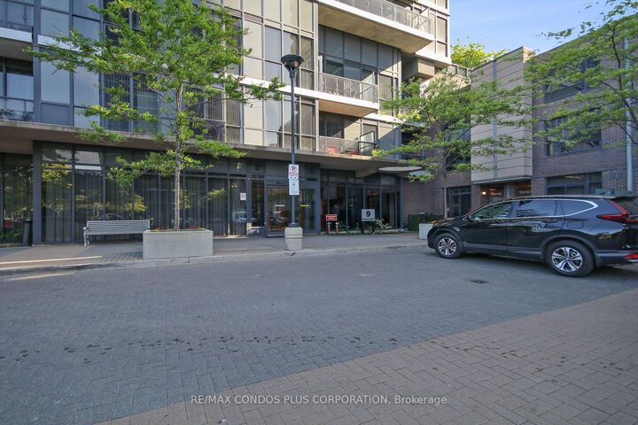 Property Photo: 9 Valhalla Inn Road 1802 ON M9B 1S9