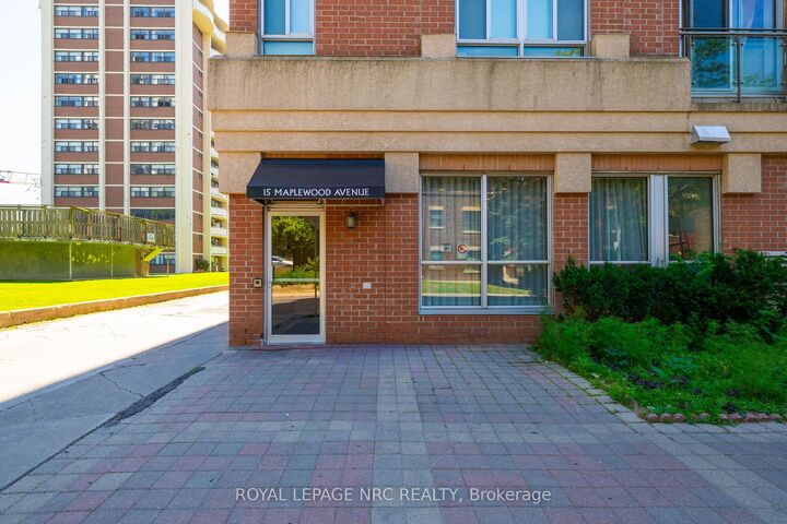 Property Photo: 15 Maplewood Avenue Ph 6 ON M6C 4B4