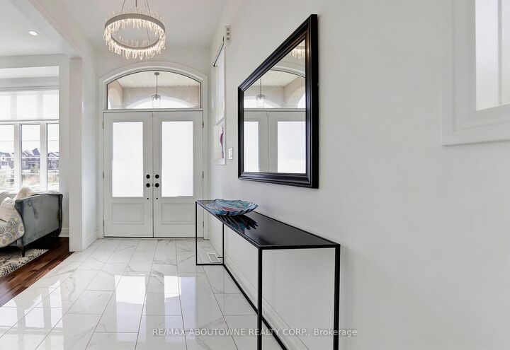 Property Photo: 1416 Ford Strathy Crescent S ON L6H 6E3