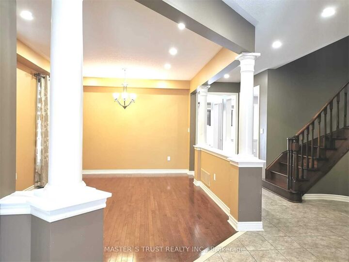 Property Photo: 213 River Ridge Boulevard ON L4G 7T7