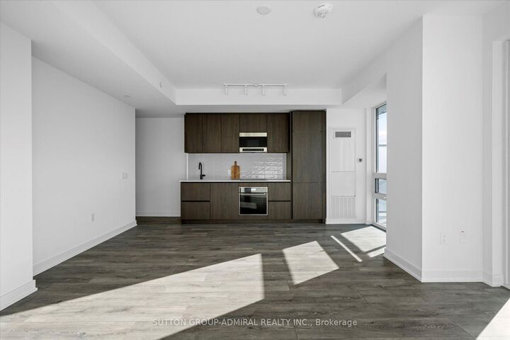 Property Photo: 127 Broadway Avenue 2902 ON M4P 1V7