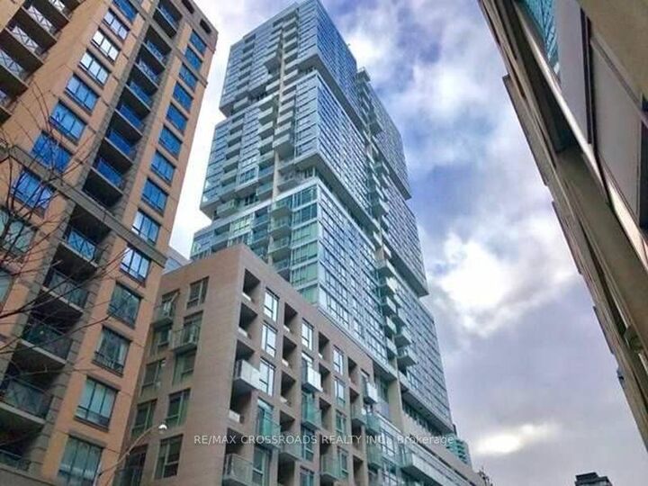 199 Richmond Street W 1708 — photo 1