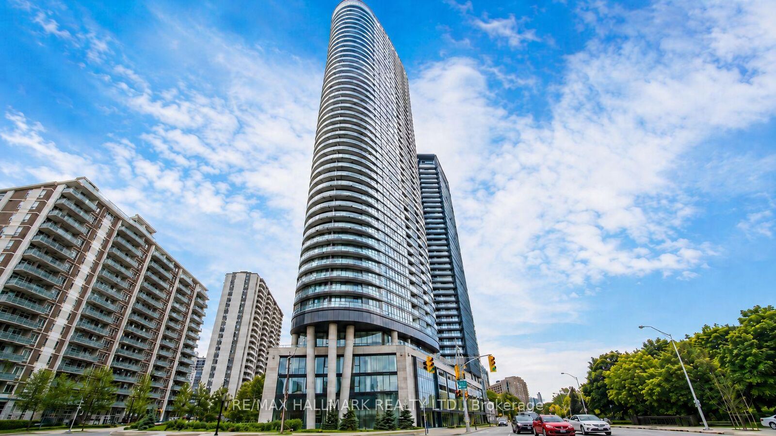 Property Photo: 585 Bloor Street E 2824 ON M4W 0B3