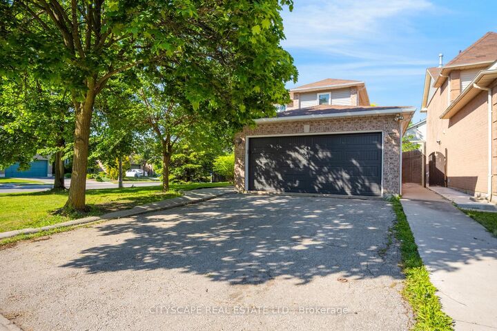 Property Photo: 65 Mullis Crescent ON L6Y 4S9