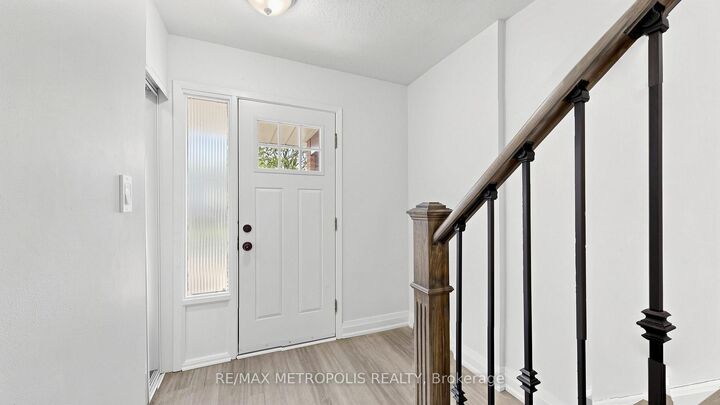 Property Photo:  11 Livonia Place 18  ON M1E 4W5 