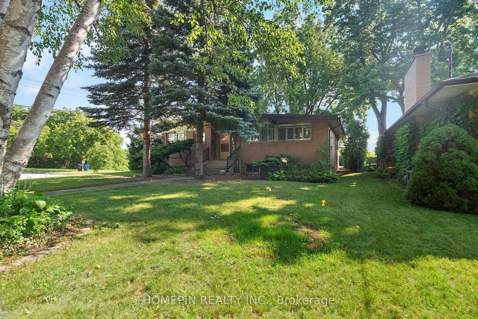 Property Photo:  25 Grovetree Road  ON M9V 2Y3 