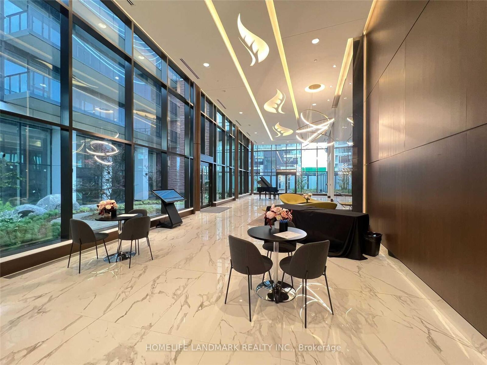 Property Photo:  85 McMahon Drive 1810  ON M2K 0H1 