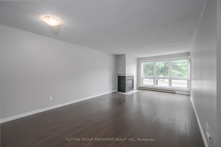 Property Photo:  15 Jacksway Crescent 202  ON N5X 3T8 