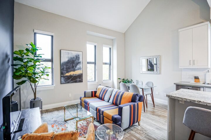 Property Photo: 50 Russell Street 2 ON M5S 1B7